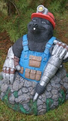 Декоративная крышка для люка Крот